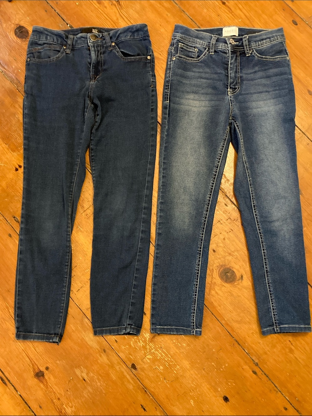 Women’s 2 pairs of blue jeans, Size 4